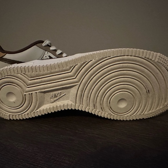 NIKE AIR FORCE 1 CACAO WOW SAIL KHAKI SNEAKERS; SIZE Youth 7 (women 8.5) - Picture 13 of 16